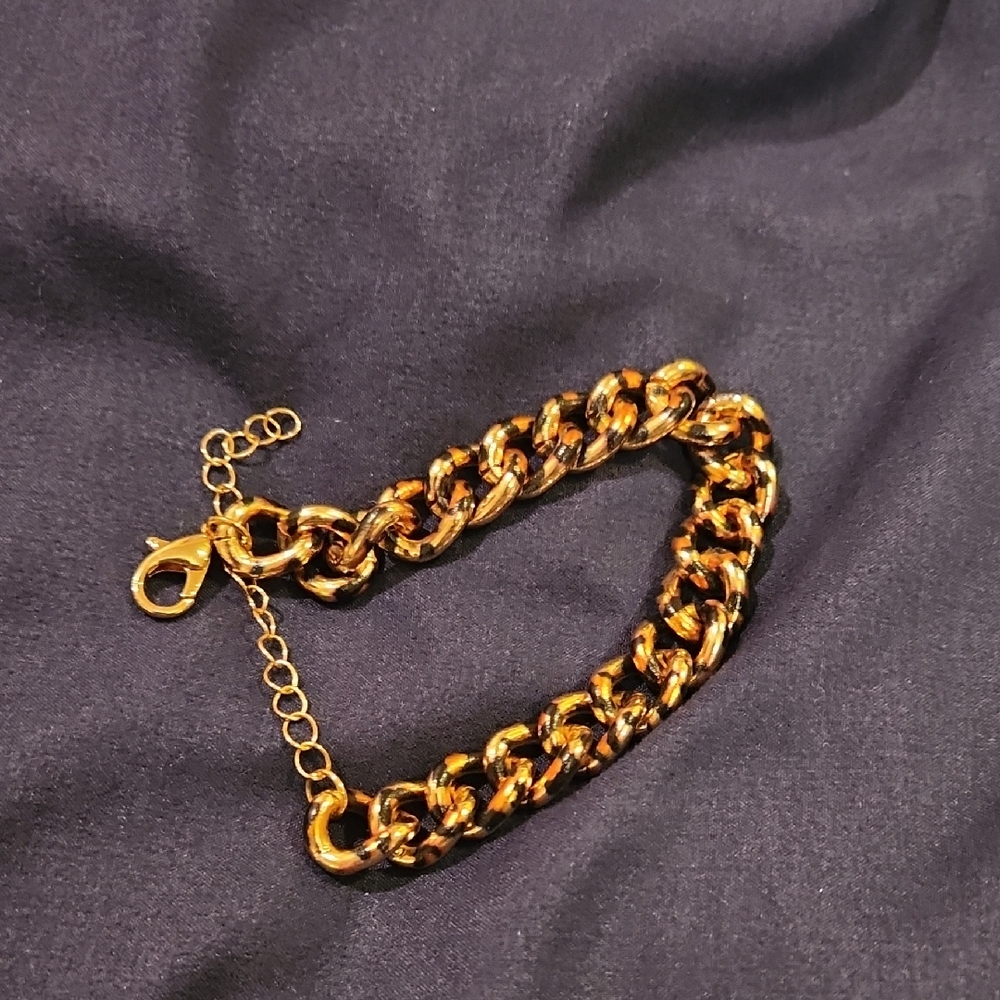 Elegant Gold Chain Bracelet
